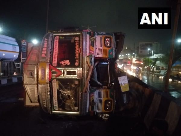 Maharashtra: Two injured after chemical tanker overturns on Ghodbunder Road in Thane