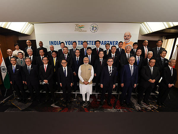 PM Modi invites greater participation by Japanese companies in India, proposes 'Japan Week'