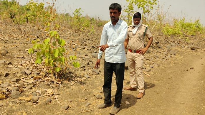 Inder Gujjar pointing to the spot where he was stabbed | Satendra Singh | ThePrint