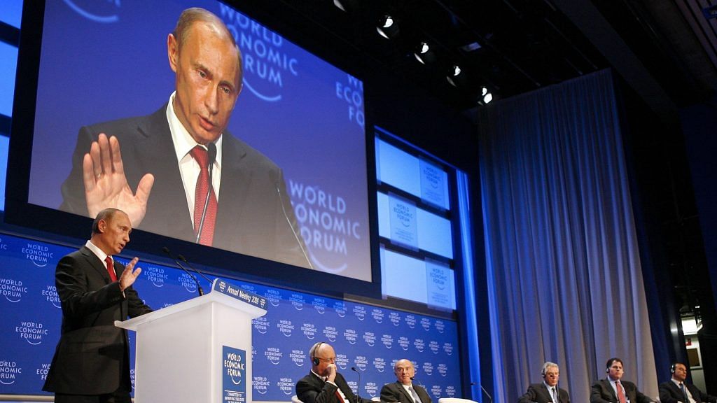 File photo of Vladimir Putin at World Economic Forum in Davos, 2009 | Photo: Adam Berry | Bloomberg