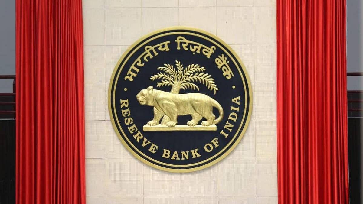 RBI drafts new rules for 'authorised persons' to become money changers.  Details - Hindustan Times