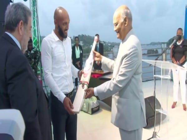 President Ram Nath Kovind hands over 8 cricket kits to aspiring cricketers at SVG