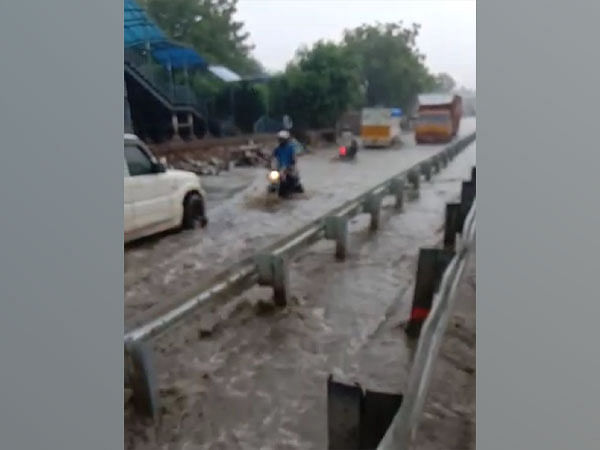 Waterlogging disrupts traffic on NH-48, heavy congestion at Narsinghpur