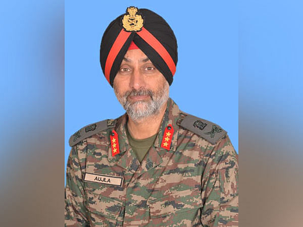 Lt Gen Amardeep Singh Aujla takes over as new Chinar Corps Commander