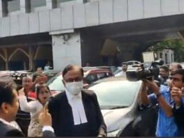 Senior Congress leader and advocate P. Chidambaram outside the Calcutta High Court Wednesday afternoon | Twitter screenshot
