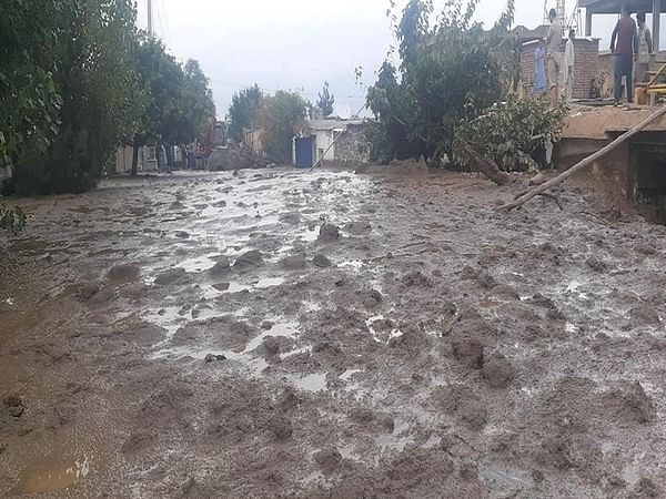 20 Afghan civilians in floods 