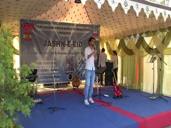 J-K: Jashn-e-Eid musical event held in Srinagar's Dal Lake