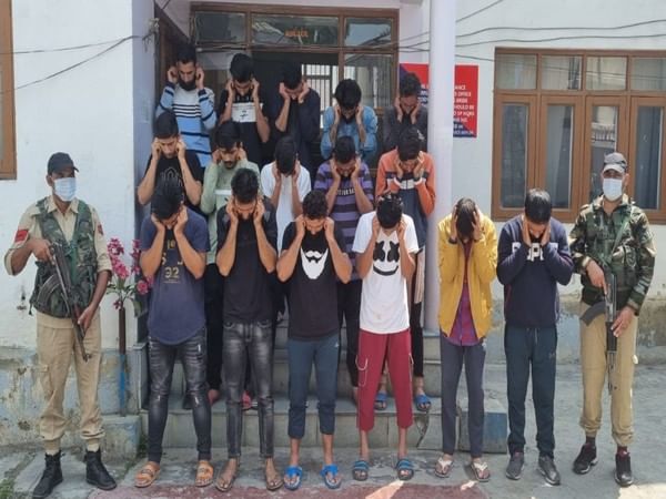 J-K: 19 arrested for arson, sloganeering outside Yasin Malik's house