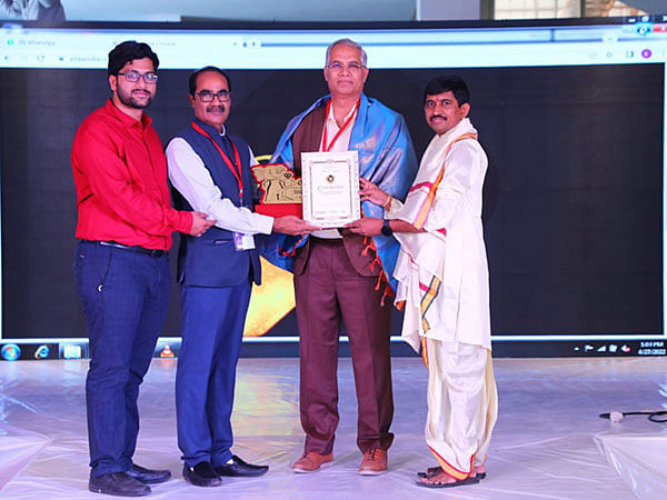 Digvijay Coaching Centre's Director Naveen Nandigam awarded 'Vidya Ratna' for his contribution to commerce professional education in India