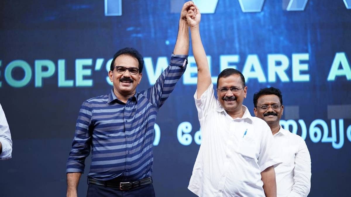 kerala Arvind Kejriwal with M. Sabu Jacob, chief coordinator of Twenty20 in Kerala Sunday | Twitter | @AamAadmiParty