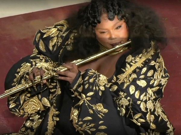 Lizzo plays her trusty flute at Met Gala 2022