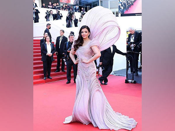 Aishwarya Rai Bachchan From Black Floral Number To Cinderella And Mermaid  Gowns Aishwarya Rai Bachchan Is A Bonafide Red Carpet Goddess At Cannes   The Economic Times