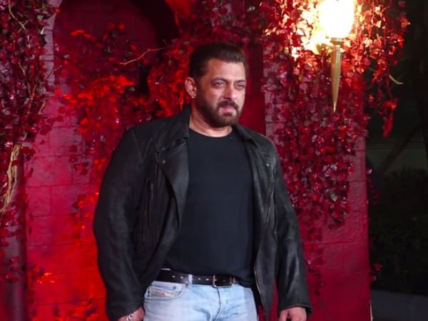 Fans go crazy over Salman Khan's swag filled walk at Karan Johar's party 
