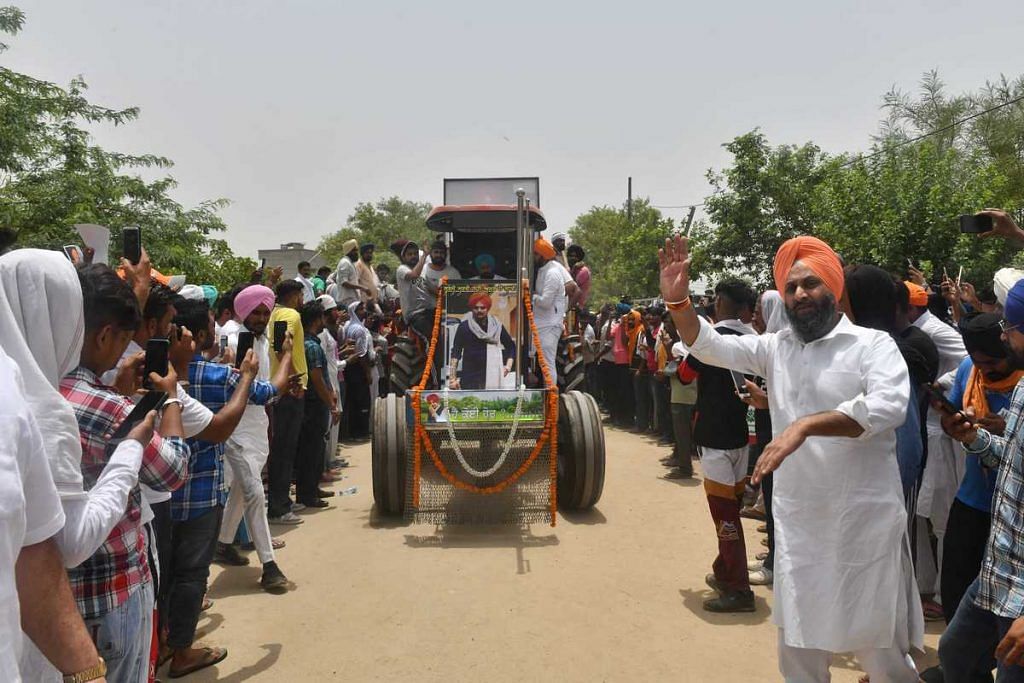 For the last stretch of his final journey, Sidhu Moose Wala's body was transported in a tractor| Suraj Singh Bisht | ThePrint