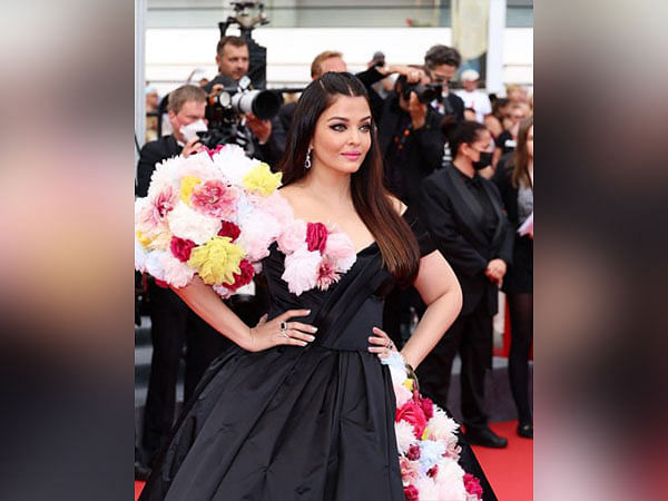 Aishwarya Rai Bachchan walks the Cannes red carpet in a custom-made Dolce &  Gabbana number | Vogue India