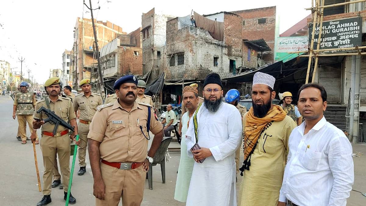 Police officials speak to religious leaders in Kanpur’s Parade Chauraha area, after the city on 3 June saw clashes between Hindus and Muslims, 4 June | ANI Photo Police officials speak to religious leaders in Kanpur’s Parade Chauraha area, after the city on 3 June saw clashes between Hindus and Muslims, 4 June | ANI Photo