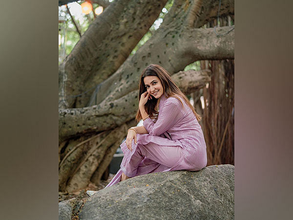 Kriti Kharbanda thanks her fans as she completes 13 years in film industry