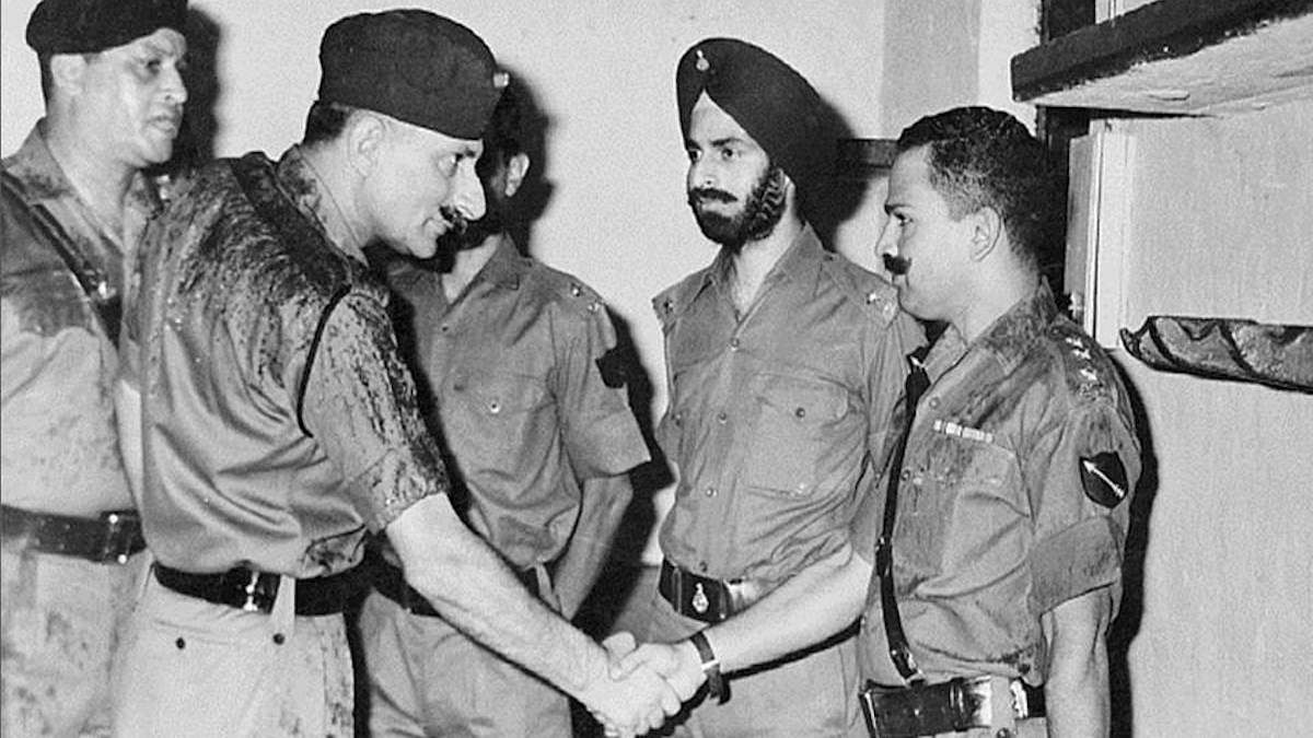 COAS(later_Field_Marshal)_SHFJ_Manekshaw_visiting_the_Regiment_in_Sep_1969 Sam Manekshaw visiting 62 Cavalry regiment, 1969 | Wikimedia Commons
