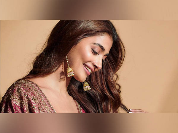 Pooja Hegde exudes ethnic charm in pink Anarkali; see photos