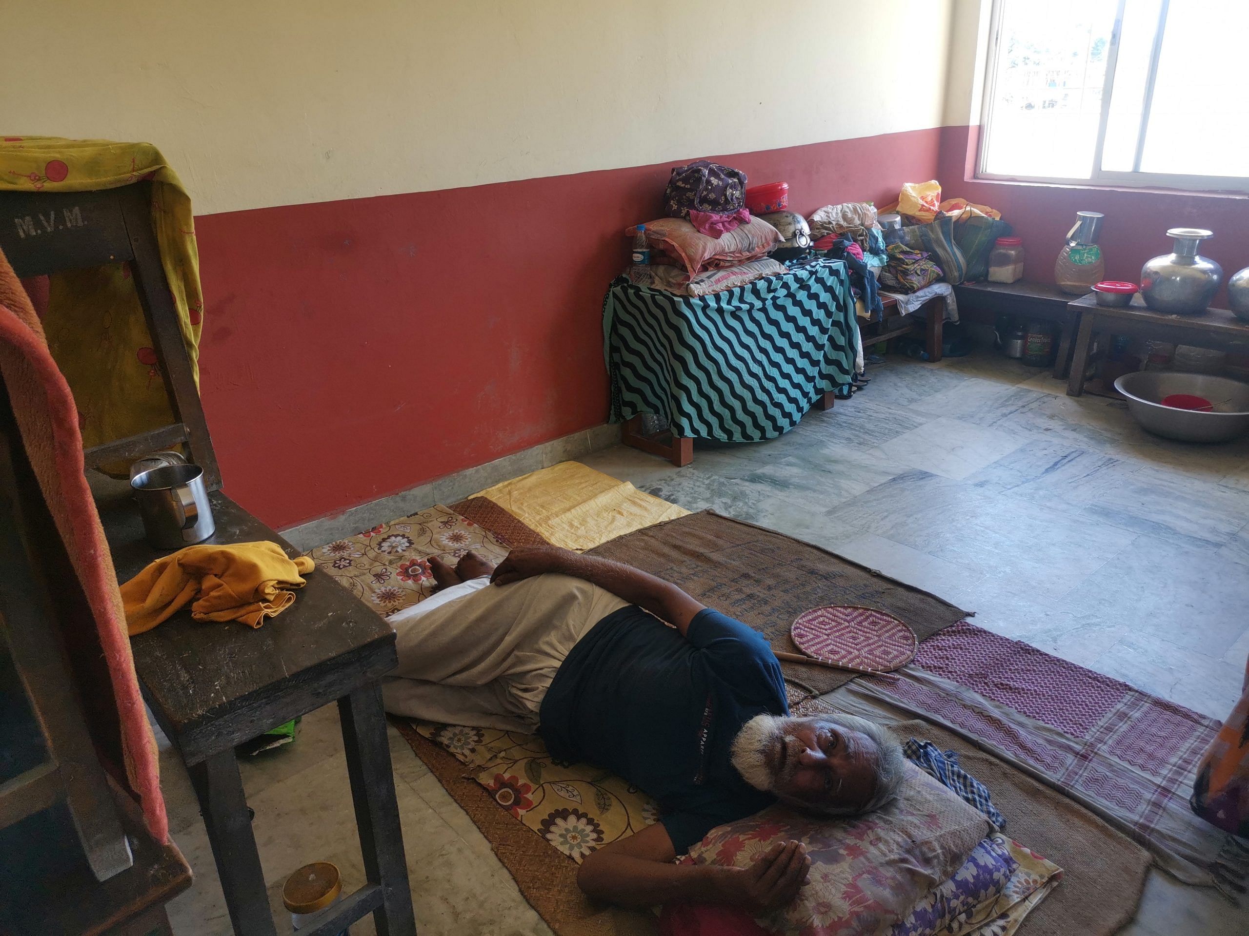 An elderly man takes rest at the relief camp set up in Maharishi Vidya Mandir School | Angana Chakrabarti | ThePrint 