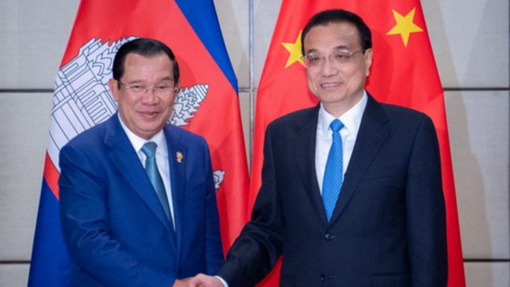 Chinese Premier Li Keqiang and Cambodian Prime Minister Hun Sen in Bangkok. | Photo Credit: EMBASSY OF THE PEOPLE'S REPUBLIC OF CHINA IN THE REPUBLIC OF ZAMBIA
