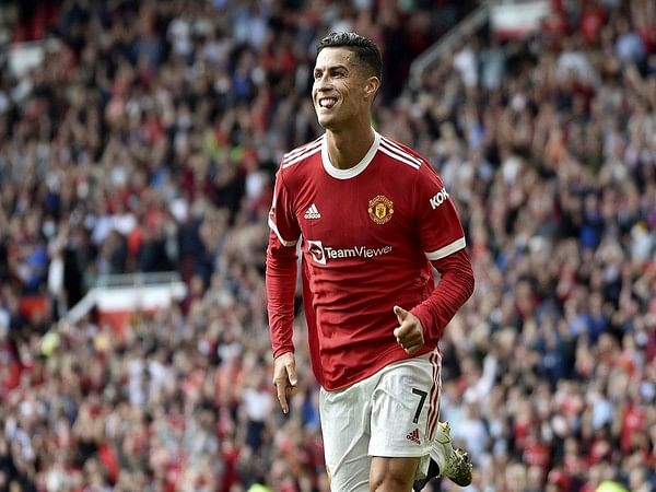 Cristiano Ronaldo, Manchester United Player of the Year 2007/08.   Manchester united players, Ronaldo, Cristiano ronaldo manchester