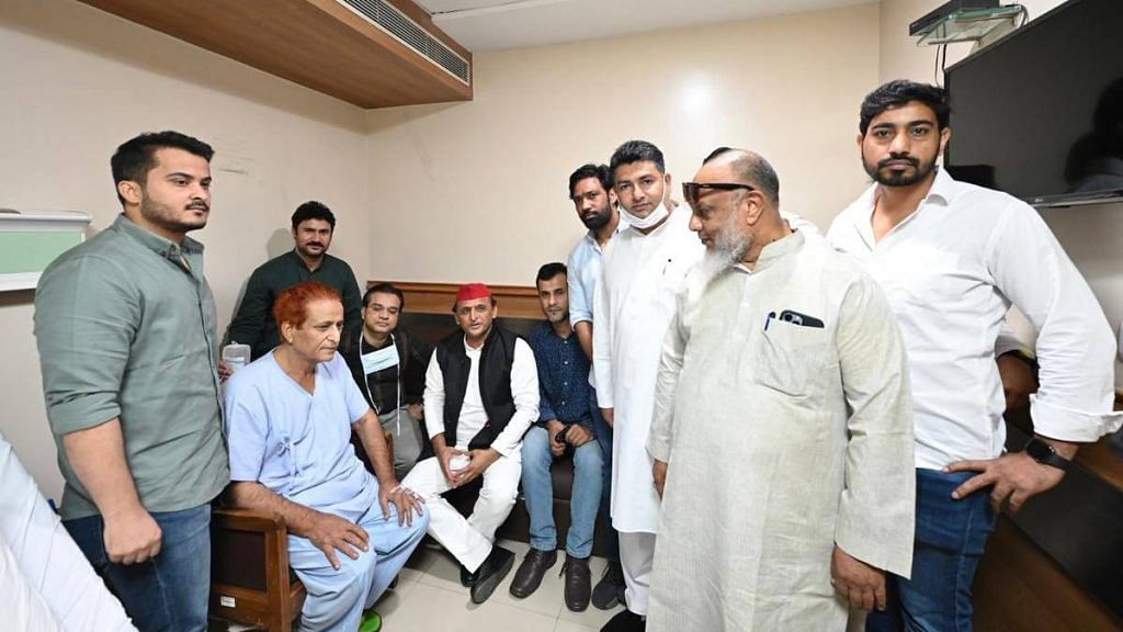 SP chief Akhilesh Yadav (in red cap) with Azam Khan (in blue hospital gown) and others at the Ganga Ram Hospital, Delhi, 1 June | Twitter | @yadavakhilesh