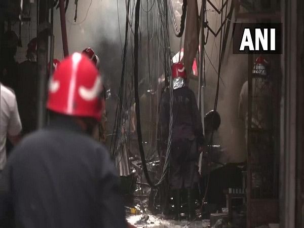 Massive fire breaks out in Delhi's Karol Bagh