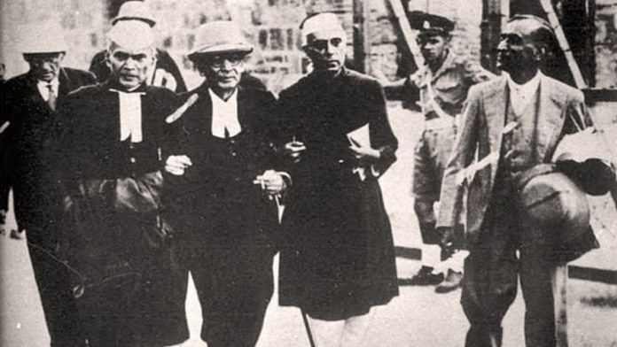 Kailash Nath Katju, TB Sapru and Jawaharlal Nehru during the INA Trials | Image Credits: @INCIndia/Twitter