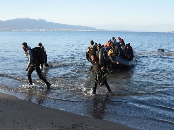 Tunisia arrests 72 Italy-bound illegal immigrants off coast Tunisia arrests 72 Italy-bound illegal immigrants off coast