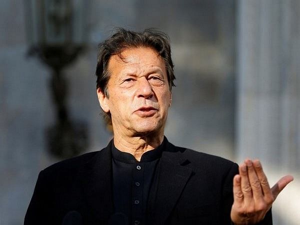 Imran Khan lambasts accountability law amendments, calls for throwing incumbent rulers in jail