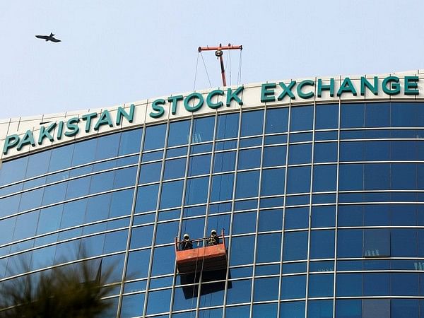Pakistan: KSE-100 shed over 700 points after hike in fuel prices