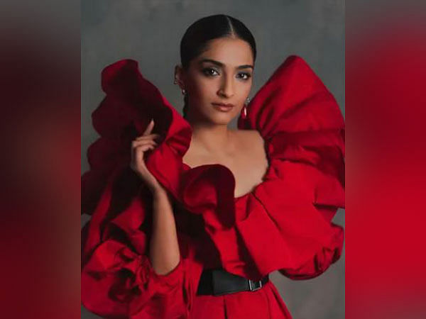 Bollywood celebrities send warm wishes to Sonam Kapoor on her 37th birthday