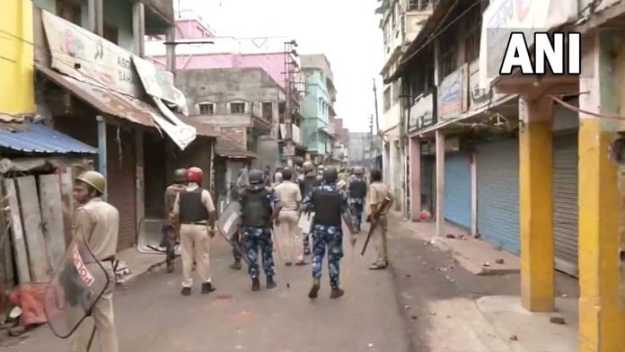 Fresh clash between police personnel and group of protesters breaks out at Panchla Bazaar in Howrah, West Bengal on Saturday | Twitter/ANI