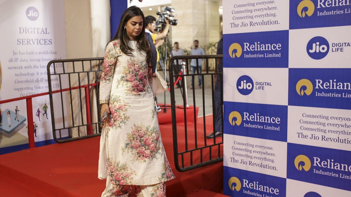 Ambanis arrive at Jio World Plaza red carpet event: 'Ode to Indian  designers' - Hindustan Times