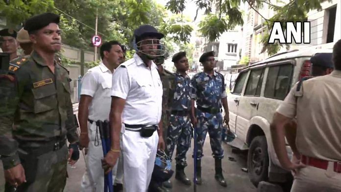 Police officials outside Bangladesh Deputy High Commission in Kolkata, on 10 June 2022 | Twitter/@ANI