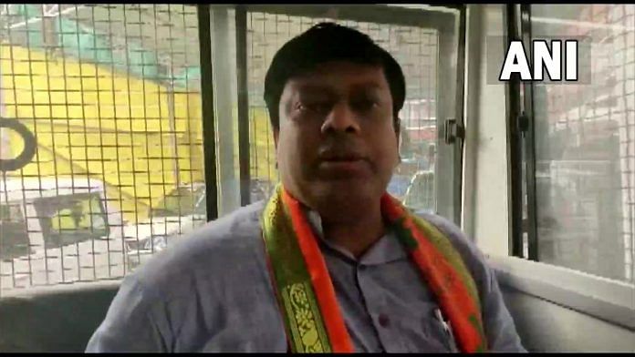 BJP’s West Bengal unit president Sukanta Majumdar inside the police van, on 11 June 2022 | Twitter/@ANI