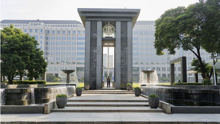 Central banks in Asia spend billions to bolster weakening currencies against rising US dollar