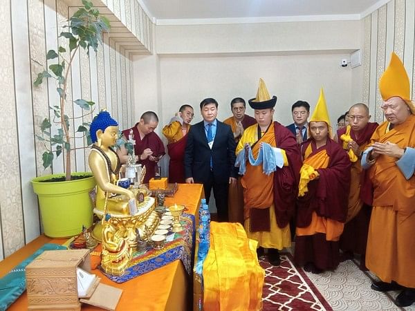 Mongolian citizens bid tearful farewell to Kapilavastu relics of Lord Buddha