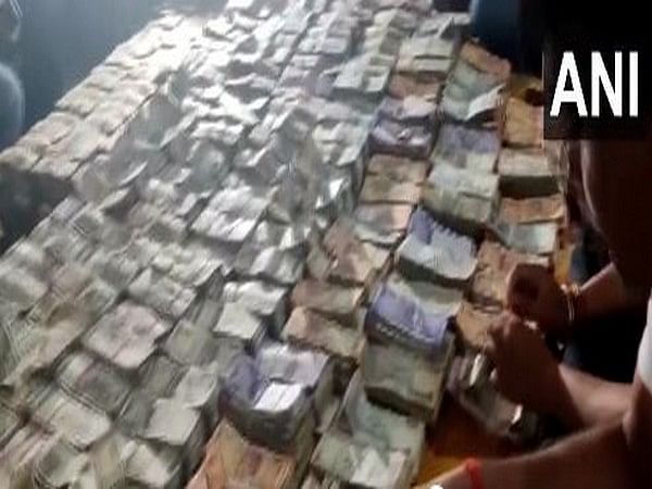 Bihar Drugs Inspector residence raided, pile of cash seized