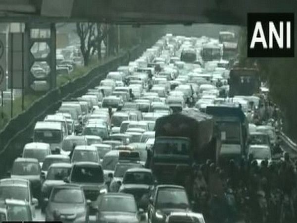 Traffic snarls, waterlogging as rains hit Delhi-NCR