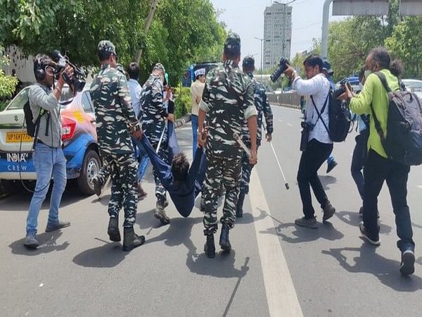 Protests Against Agnipath Intensify Gates At Some Delhi Metro Stations Closed Section 144