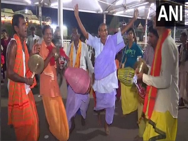 Odisha: Thousands of pilgrims reach Puri ahead of 'Snana Ustav'