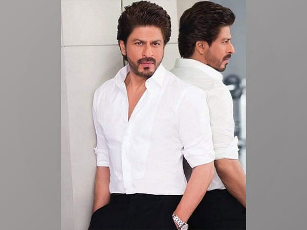 Shah Rukh Khan thanks fans for celebrating 30 years of his Bollywood journey