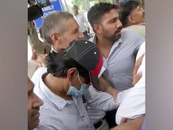 Supreme Court grants 5-day interim bail to Alt News' Zubair in UP case