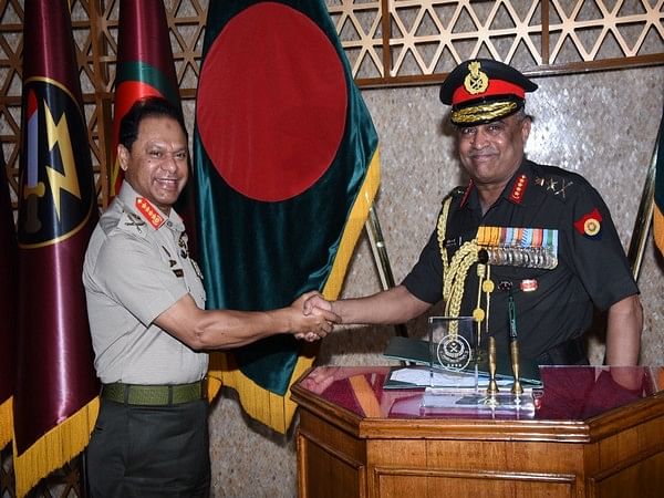 Indian Army chief Gen Pande calls on his Bangladeshi counterpart ...