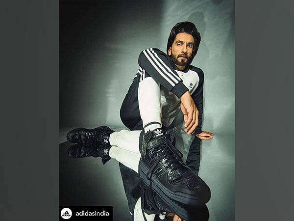 Ranveer Singh breaks internet; goes naked for magazine photoshoot- The New  Indian Express
