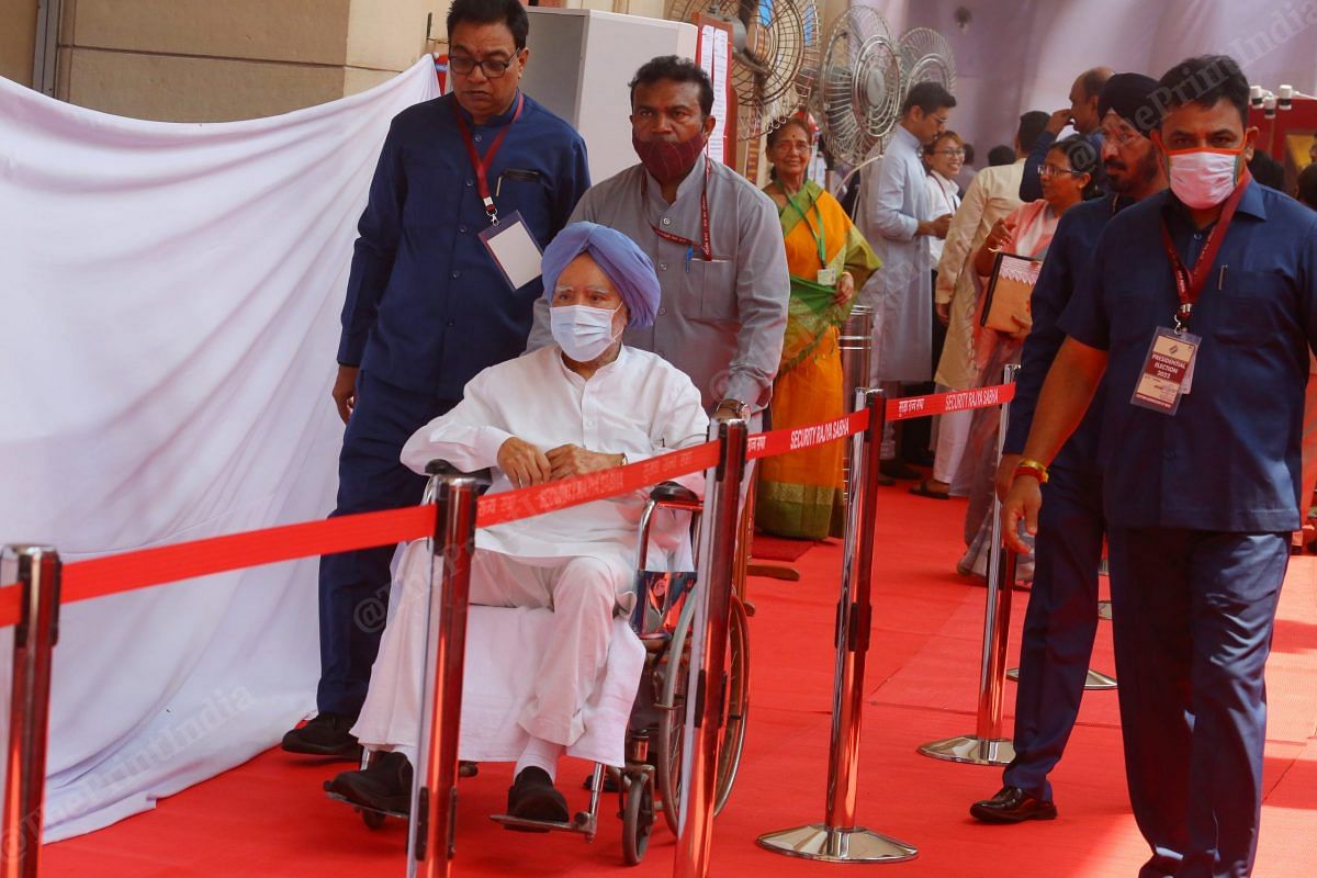 Former PM Manmohan Singh reaches Parliament house to cast vote | Photo: Praveen Jain | ThePrint