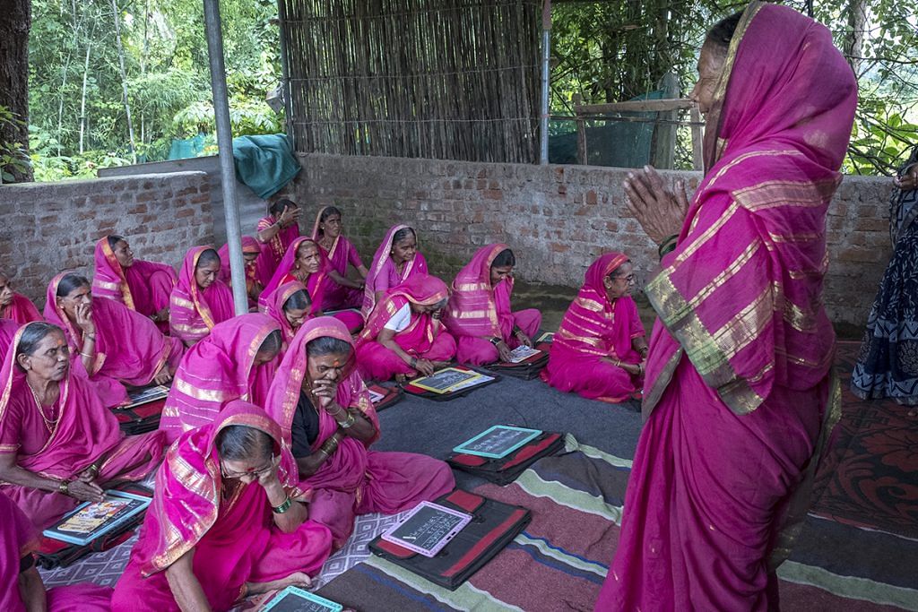 70-yr-old Parvatibai Shivaji Kedar recites a poem before the class | Jayati Saha
