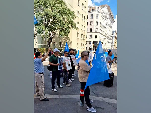 Uyghur diaspora in Vienna organizes protest in front of Chinese embassy to mark 13th anniversary of Urumqi massacre